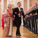 Gjester ankommer gallamiddagen: Kronprins Frederik av Danmark og Prinsesse Beatrix av Nederland. Foto: Håkon Mosvold Larsen / NTB scanpix